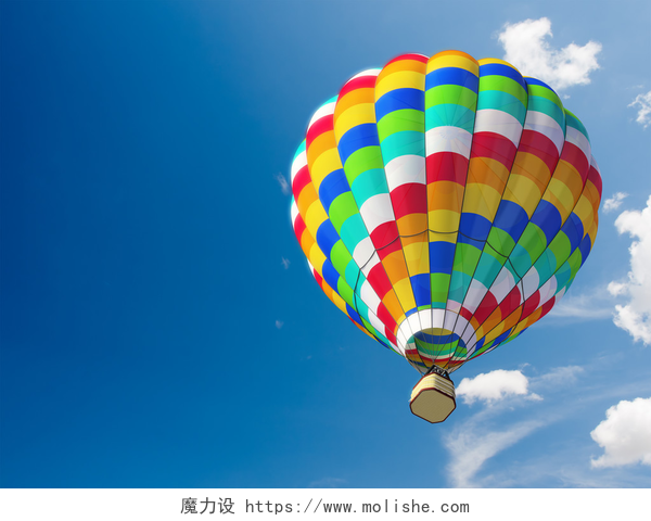 蓝天白云中的热气球热气球；热气球